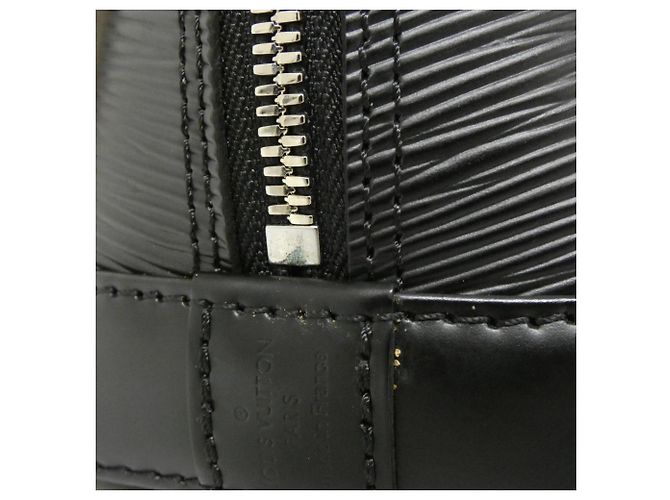 Borsa Alma BB in Epi di Louis Vuitton Nero - vista 6