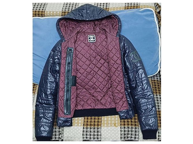 Increíble Chaqueta Bomber con Capucha de la Colección Deportiva Rara de Chanel Negro - vista 3