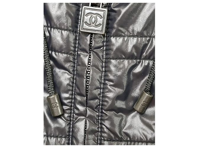 Increíble Chaqueta Bomber con Capucha de la Colección Deportiva Rara de Chanel Negro - vista 7