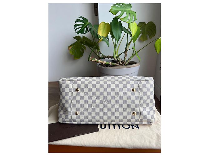 Bolsa Louis Vuitton Artsy MM Damier Azur Bege Fora de branco - vista 4
