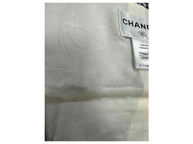 Increíble chaqueta cropped de pasarela Chanel con botones de perla Multicolor - vista 5