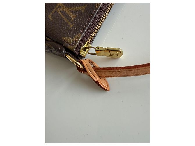 Louis Vuitton Pochette Accessoires Monogram Marrone - vista 12