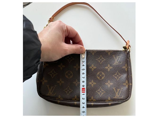 Louis Vuitton Pochette Accessoires Monogram Marrone - vista 19