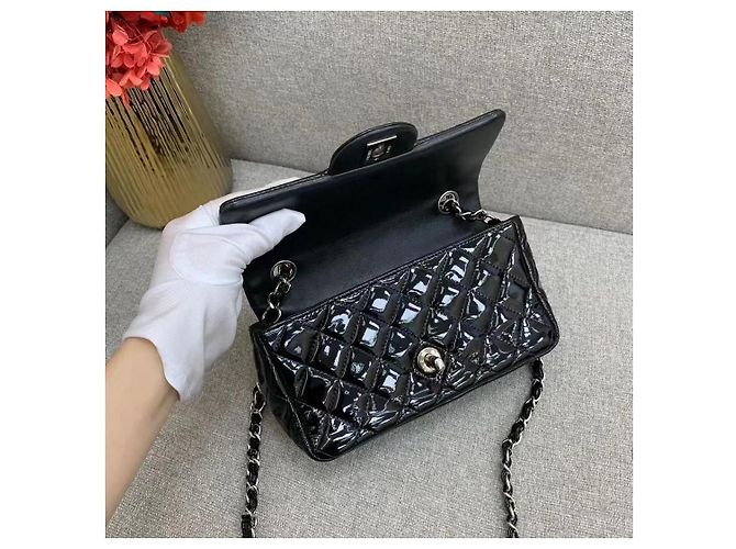 Bolso rectangular clásico mini Chanel en piel de charol negra Negro - vista 7