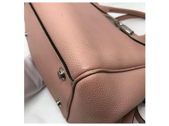 Borsa Louis Vuitton Milla PM in pelle di vitello rosa. - vista 3