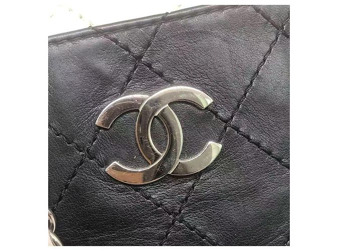 Bolsa de ombro bicolor com logo CC Chanel 08-09 em couro de cordeiro matelassado. Preto Branco - vista 7