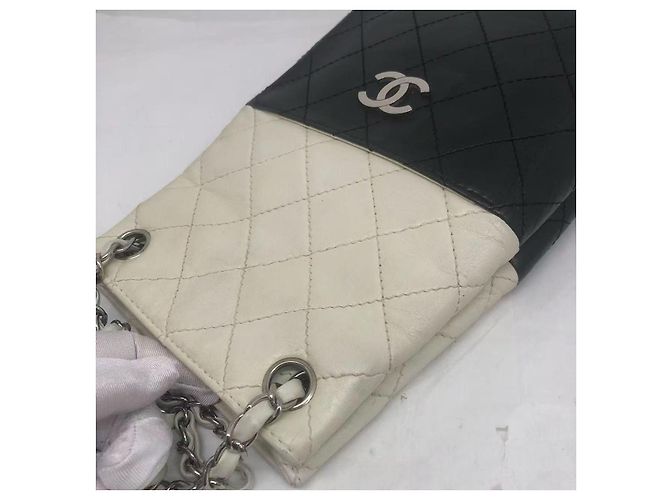 Bolsa de ombro bicolor com logo CC Chanel 08-09 em couro de cordeiro matelassado. Preto Branco - vista 8