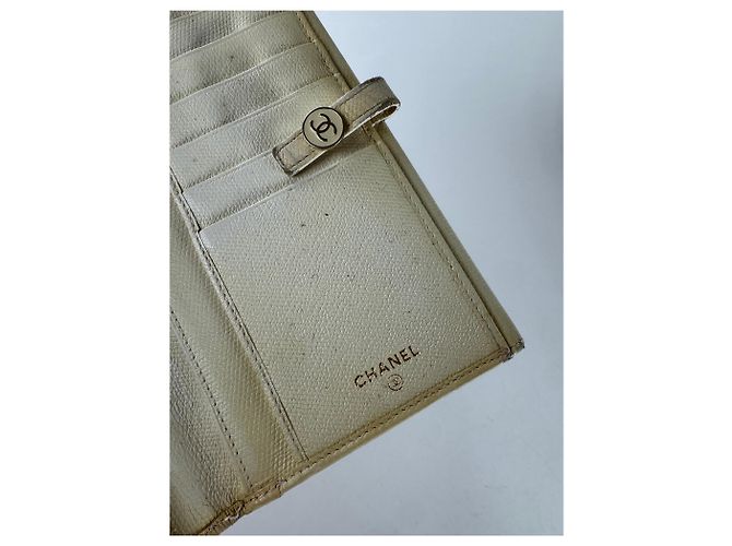 Vintage Chanel Leather Wallet White - view 4