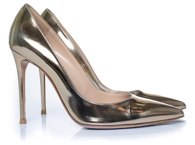 Gianvito Rossi, décolleté in pelle specchiata dorata D'oro - vista 5