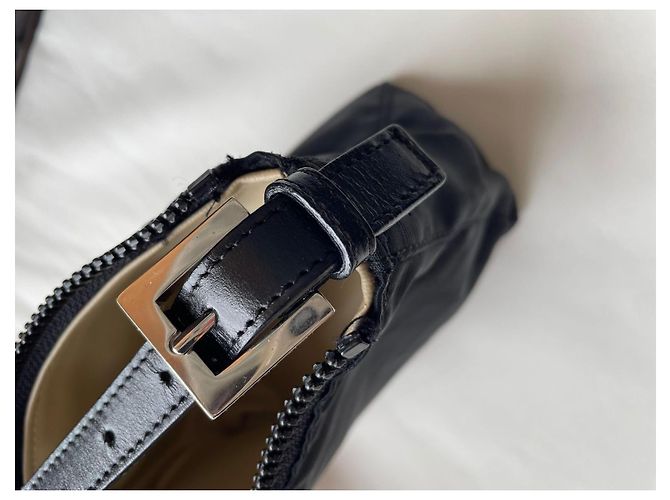 Borsa Fendi Baguette Mini Nera in Tessuto Nero - vista 13