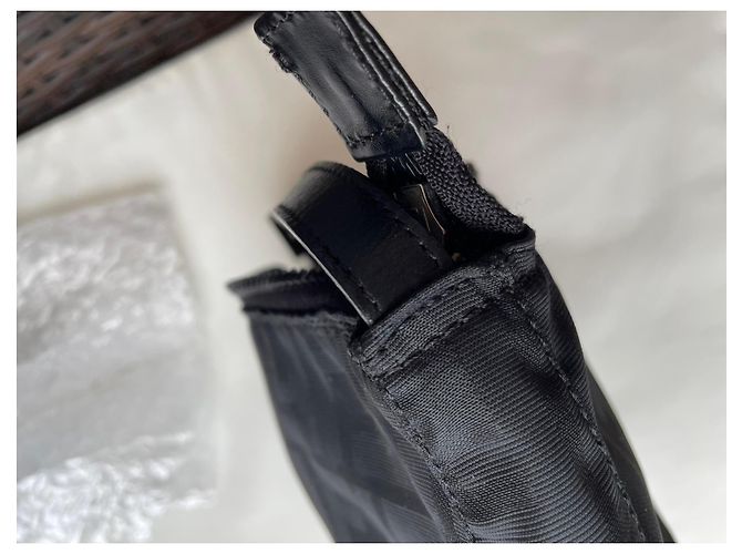 Borsa Fendi Baguette Mini Nera in Tessuto Nero - vista 14