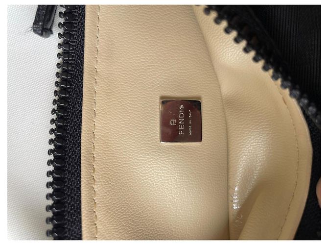 Borsa Fendi Baguette Mini Nera in Tessuto Nero - vista 9