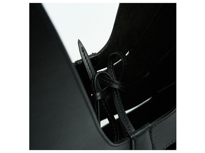 Bolsa Delta de Couro Preto Alaïa 2024 Como Nova com Pano de Poeira - vista 8