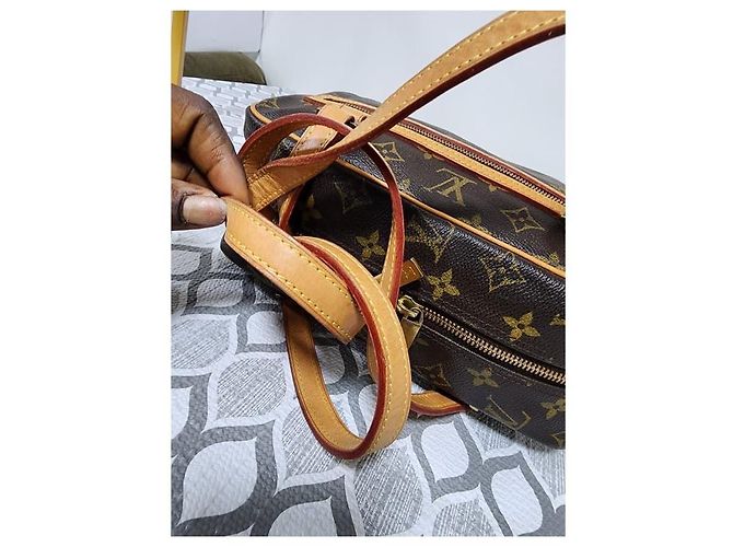 Louis Vuitton Monogram Cite MM Marrone Beige - vista 16