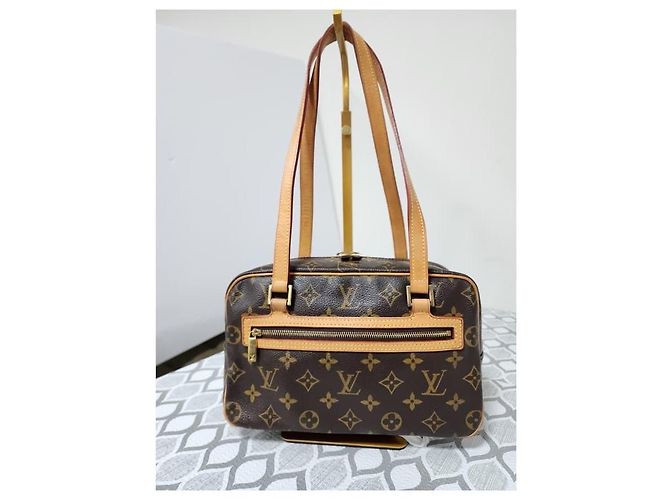 Louis Vuitton Monogram Cite MM Marrone Beige - vista 2