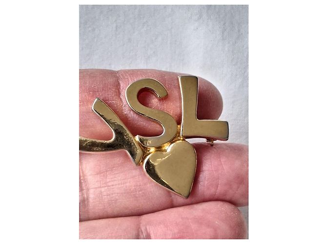 Spilla Yves Saint Laurent Cuore con Monogramma Oro D'oro Gold hardware - vista 3