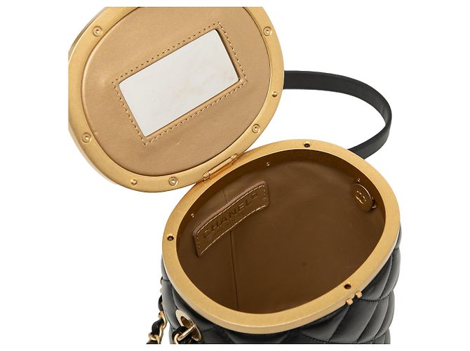 Kleine schwarze, gesteppte Lammleder Crown Box Tasche von Chanel - Ansicht 7