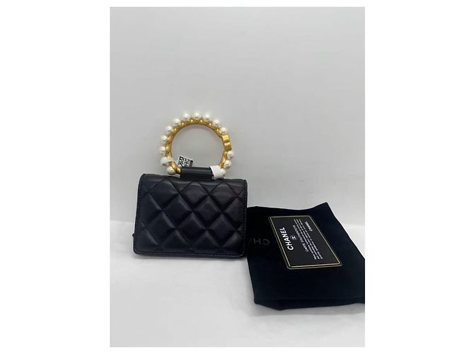 Chanel Clutch aus gestepptem Lammleder mit Perlenkrone Schwarz - Ansicht 3