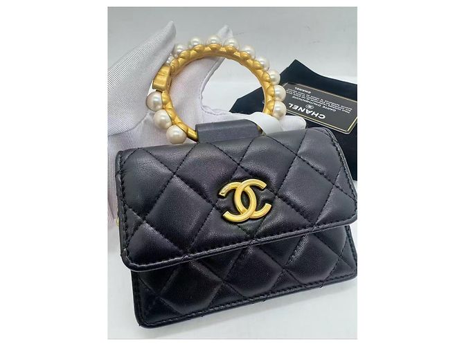 Chanel Clutch aus gestepptem Lammleder mit Perlenkrone Schwarz - Ansicht 7