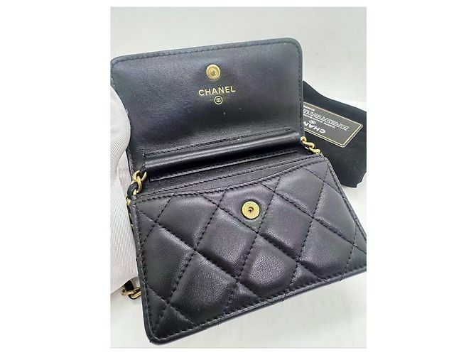 Chanel Clutch aus gestepptem Lammleder mit Perlenkrone Schwarz - Ansicht 8