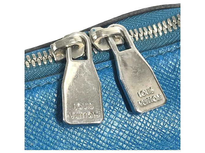 Bolso Mensajero PM Taiga Grigori Louis Vuitton Azul - vista 12