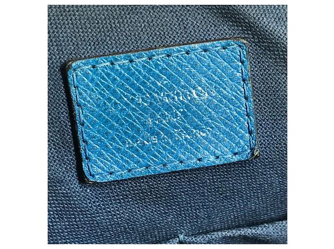 Bolso Mensajero PM Taiga Grigori Louis Vuitton Azul - vista 15