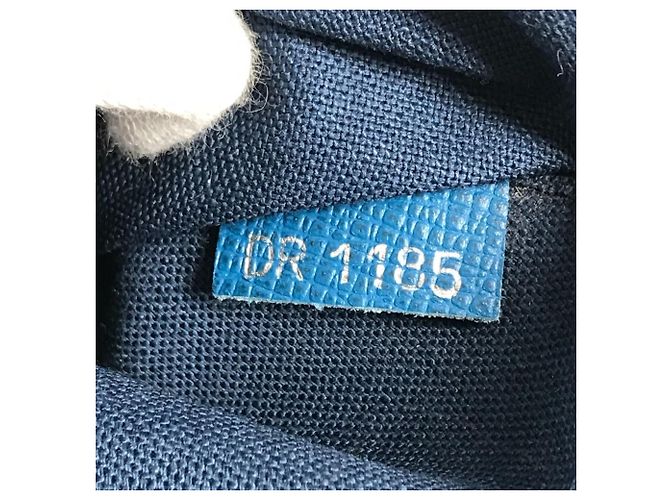 Bolso Mensajero PM Taiga Grigori Louis Vuitton Azul - vista 18