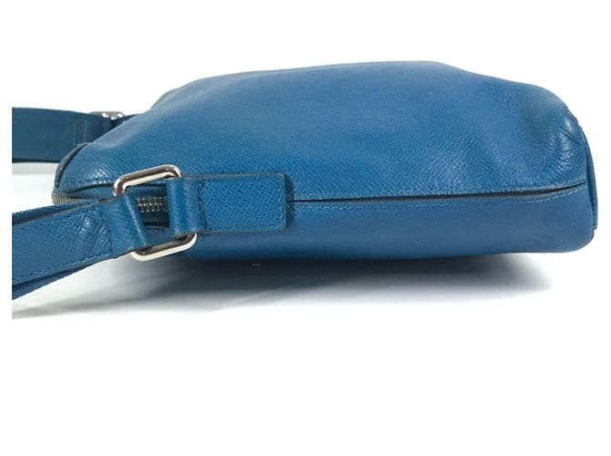 Bolso Mensajero PM Taiga Grigori Louis Vuitton Azul - vista 4