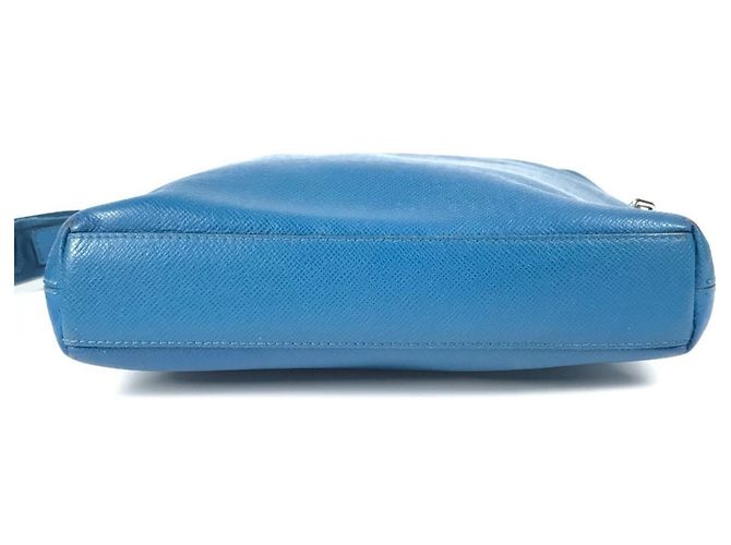 Bolso Mensajero PM Taiga Grigori Louis Vuitton Azul - vista 5