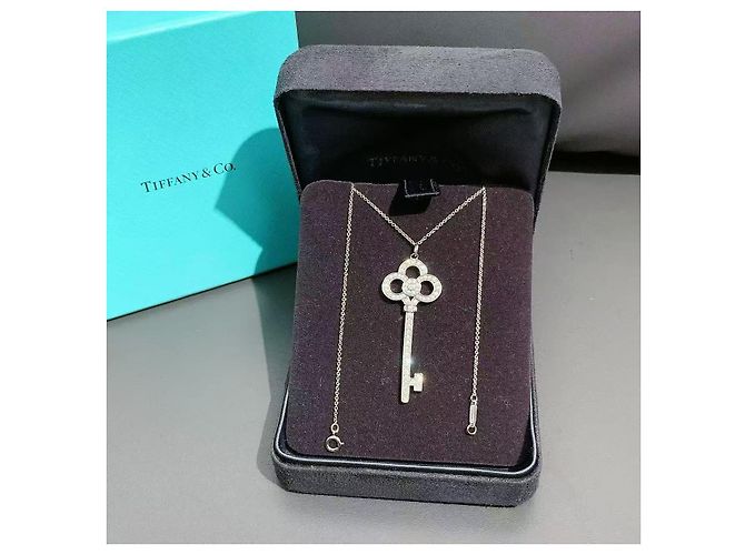 Tiffany & Co Pendente chiave corona Tiffany in oro 18K con diamanti. Argento - vista 3