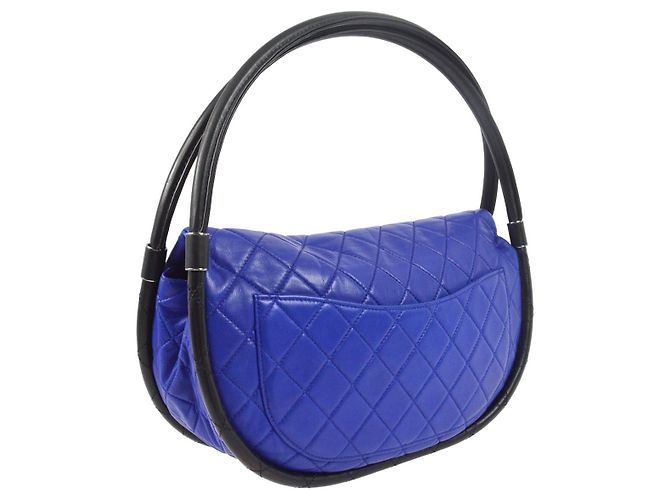 Chanel Hula Hoop Tasche aus gestepptem Lammleder mittel Blau - Ansicht 2