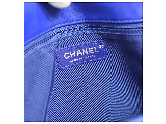 Chanel Hula Hoop Tasche aus gestepptem Lammleder mittel Blau - Ansicht 4