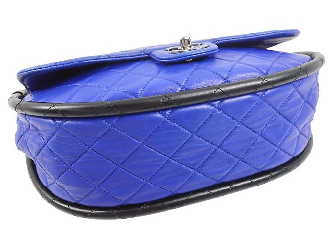Chanel Hula Hoop Tasche aus gestepptem Lammleder mittel Blau - Ansicht 6