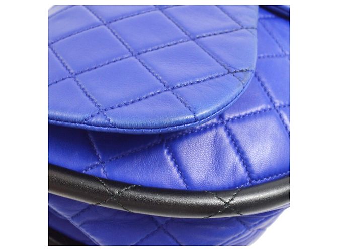 Chanel Hula Hoop Tasche aus gestepptem Lammleder mittel Blau - Ansicht 7