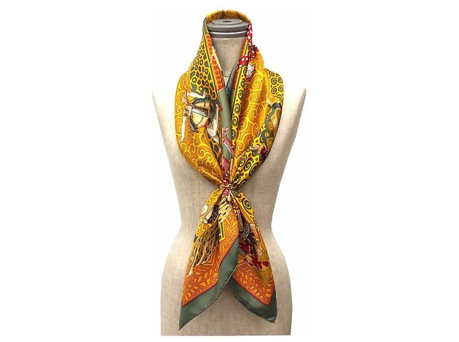 Silk In Sciarpa Hermès - Carré 90, Les Ballets Russes, Kaki/Arancio Arancione Cachi - vista 2
