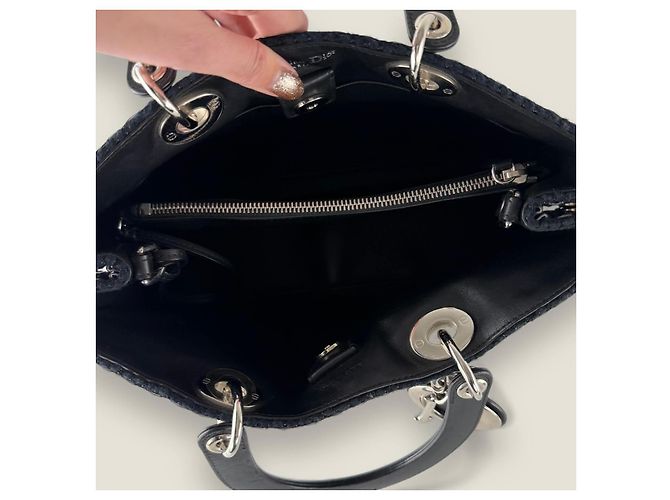 Christian Dior Diorissimo Tasche aus mittlerem metallischem Tweed mit Dior-Patch Dunkelblau - Ansicht 11