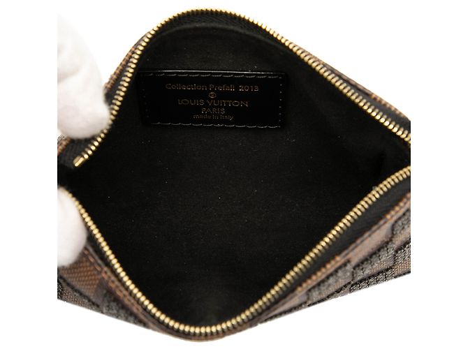 Mini Pochette Accessoires Louis Vuitton in paillettes Damier Ebene marrone - vista 4