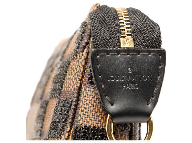 Mini Pochette Accessoires Louis Vuitton in paillettes Damier Ebene marrone - vista 7