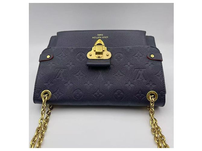Borsa a spalla Vavin PM Louis Vuitton in pelle Monogram Empreinte blu navy. - vista 3