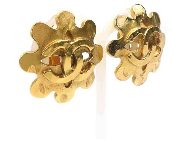 Orecchini a clip in metallo dorato Chanel Coco Mark D'oro - vista 2