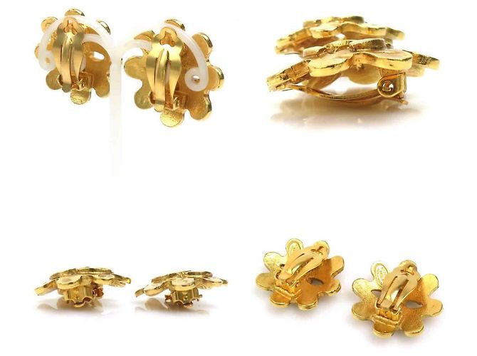 Orecchini a clip in metallo dorato Chanel Coco Mark D'oro - vista 3
