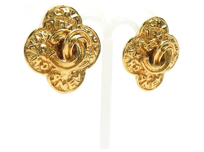 Orecchini in metallo dorato Chanel Coco Mark D'oro - vista 2