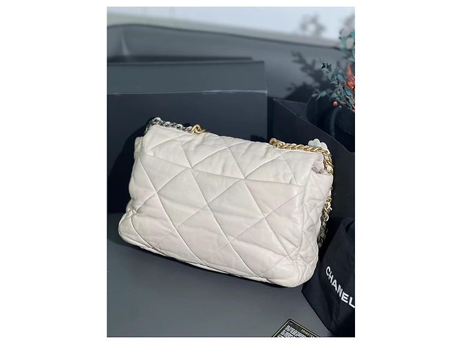Borsa a tracolla Chanel 19 bianca in pelle di agnello Bianco - vista 2