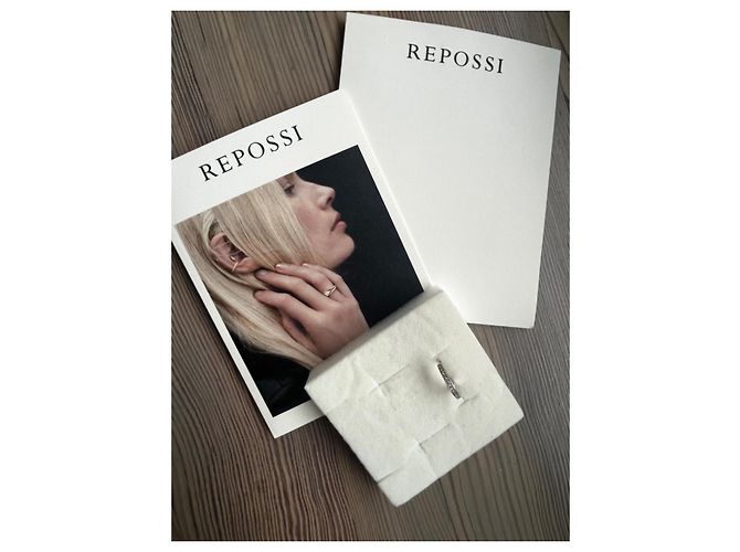 Orecchini a cerchio Repossi Antifer in oro bianco e diamanti - vista 5
