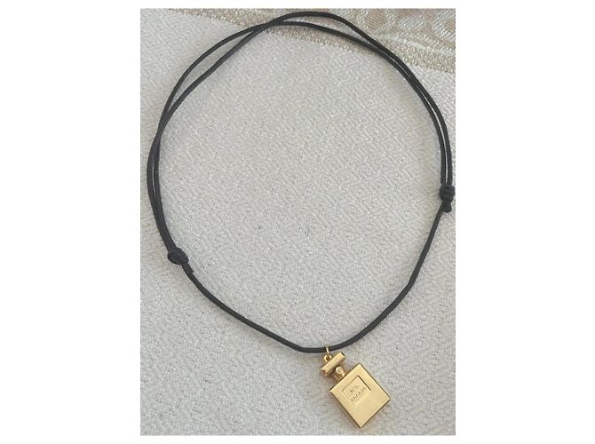 Collar Chanel Botella de Perfume N:5 Negro Dorado - vista 2
