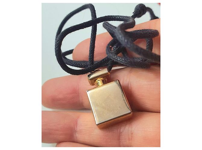 Collar Chanel Botella de Perfume N:5 Negro Dorado - vista 4