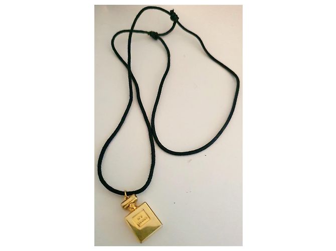 Collar Chanel Botella de Perfume N:5 Negro Dorado - vista 5
