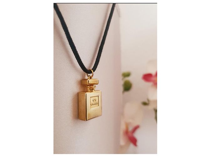 Collar Chanel Botella de Perfume N:5 Negro Dorado - vista 7