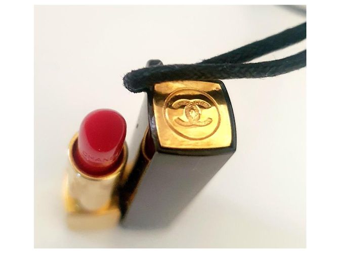 Collana Chanel con Pendente a Forma di Rossetto Nero e Oro D'oro - vista 10