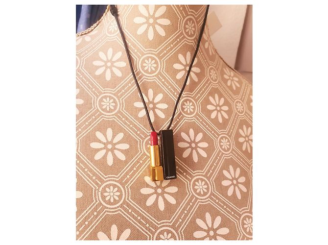 Collana Chanel con Pendente a Forma di Rossetto Nero e Oro D'oro - vista 2